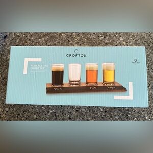 Crofton NIB Beer Tasting Flight Set  4 Glasses 6 Pieces With Wood Board & Slate
